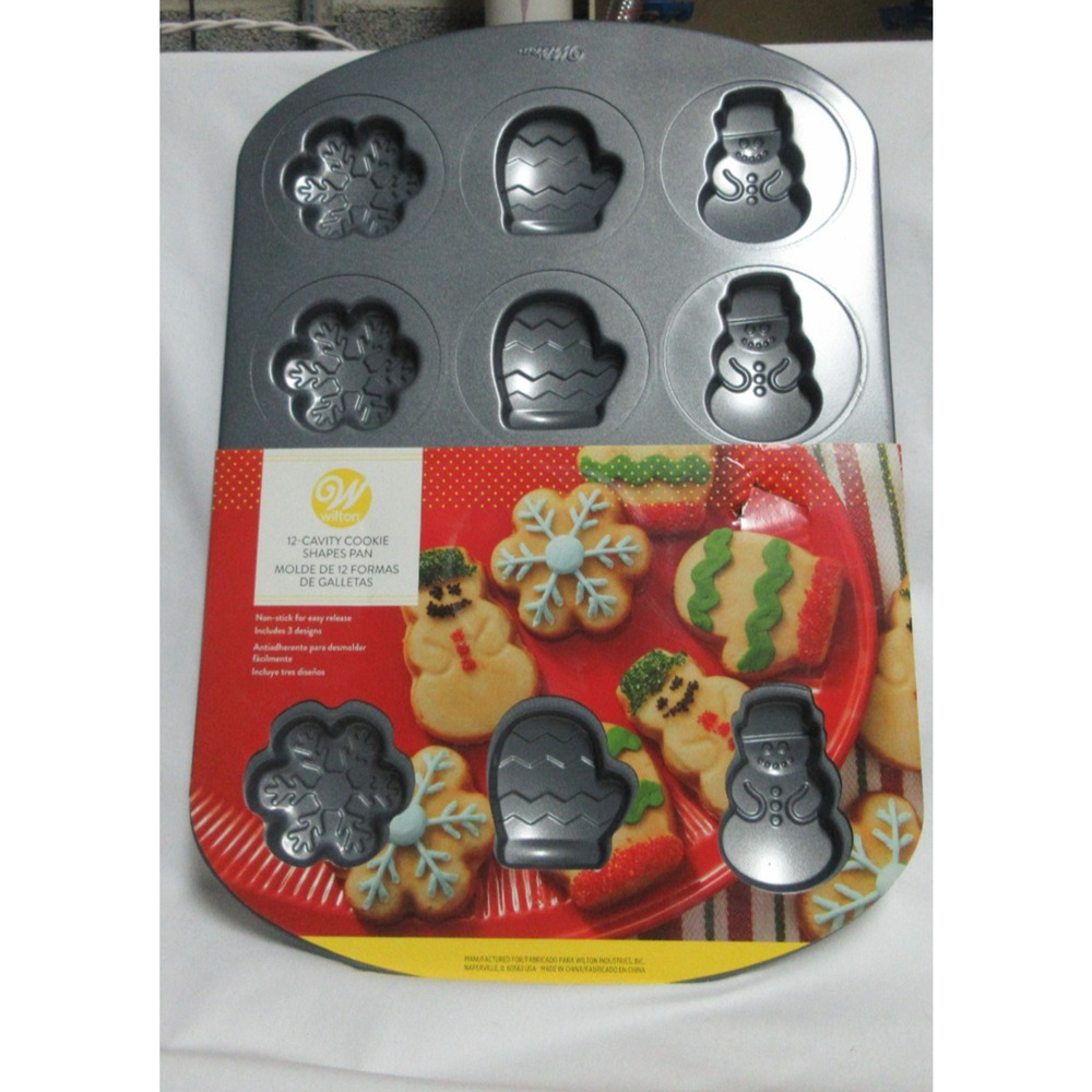 Wilton Christmas Holiday Bakeware 12 Cavity Cookie Shapes Pan Nonstick Snowman